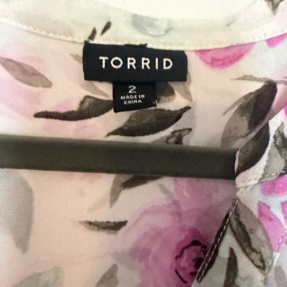 torrid White Floral Button-Front Babydoll Top with Pink Blooms - Picture 2 of 3